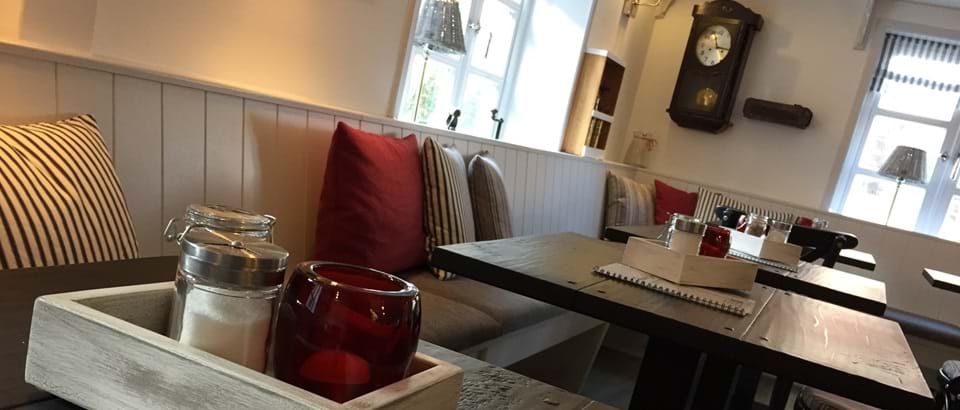 Großer Gastraum im Friesen-Café