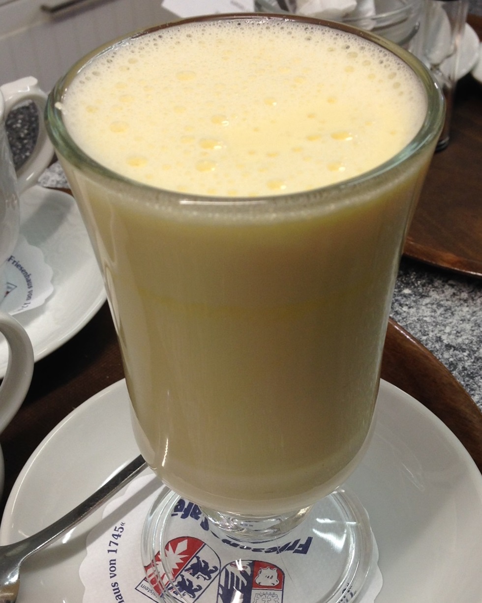 ZuckerEi, Rum, ein Schluck Wasser